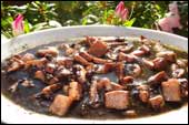 Los calamares de potera en su tinta nos trasladaron al m�ximo sabor del mar Cant�brico.