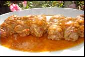 Los rollitos de ternera o �ni�os envueltos� nos recordaron los que preparaba mi suegra Maruja Piedra o la t�a de M�nica, se los encargu� hace cuatro d�as, ya que es b�sicamente cocina por encargo.