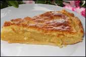 La tarta de almendra, aunque no tiene decoraci�n, su sabor nos sedujo a todos, incluyendo la peque�a In�s, que tiene una gran curiosidad por todos los sabores gastron�micos.