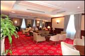 Tranquilo y confortable sal�n con barra y piano del Gran Hotel.