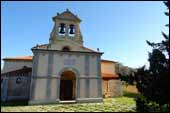 En esta hist�rica iglesina de San Juan de Priorio se celebran muchas bodas de post�n, pues es un lugar incre�ble.