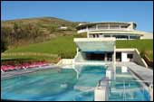 Pasar a esta piscina que est� a 25� desde la otra a 32� favorece tremendamente la circulaci�n de hasta las ideas.