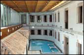 Piscina del centro termal El� Manantial, ubicado bajo el hotel de 5*, con capacidad para 90 personas. Los ni�os pueden entrar a partir de 12 a�os.