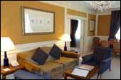 Amplio sal�n de una de las suites del Gran Hotel 5*.